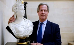 Le président du Conseil constitutionnel Jean-Louis Debré pose le 1er octobre 2013 à Paris