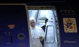 Le pape Léon XIV arrive à l'aéroport Atatürk d'Istanbul, le 27 novembre 2025