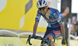 Valentin Paret-Peintre s'impose lors de la 16e étape du Tour de France, au Mont Ventoux, le 22 juillet 2025