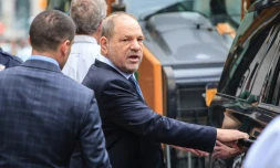 Le producteur Harvey Weinstein quitte le tribunal de New York, le 11 octobre 2018
