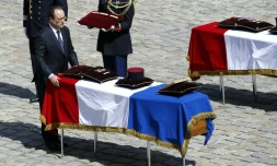 A Paris, le 20 avril 2016, François Hollande rend hommage aux trois soldats français tombés le 12 avril dans le nord du Mali