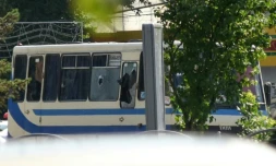 L'autobus dans lequel 20 passagers sont pris en otage Ă Loutsk, le 21 juillet 2020