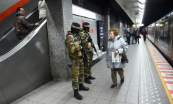 Des soldats patrouillent le 25 novembre 2015 dans le métro à Bruxelles