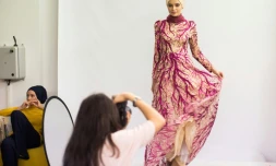 L'industrie de la mode islamique fleurit à Istanbul. Ici un modÚle est présenté dans un atelier le 6 septembre 2016
