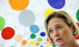 L'artiste belge Delphine Boël, fille illégitime de l'ancien roi Albert II, le 15 août 2020 dans la galerie de Guy Pieters, à Knokke, en Belgique