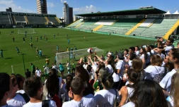 Des supporters de Chapecoense lors d'un entraînement de la nouvelle équipe, le 20 janvier 2017 à Chapeco