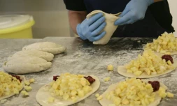 Préparation de Cornish pasties, spécialité britannique
