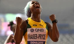 La JamaĂŻcaine Shelly-Ann Fraser-Pryce remporte le 100 m aux Mondiaux de Doha le 29 septembre 2019