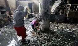 A l'intérieur de la maison incendiée d'une famille dont six membres ont péri à Managua, le 16 juin 2018