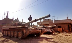 Un soldat syrien le 12 novembre 2016 à Houwayqa près de Deir Ezzor