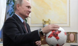 Le président russe Vladimir Poutine lors d'une rencontre avec des officiels de la Fifa, le 25 novembre à Moscou