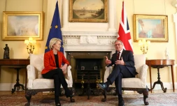 Le Premier ministre britannique Keir Starmer (à droite) et la présidente de la Commission européenne Ursula Von der Leyen, le 24 avril 2025 à Londres