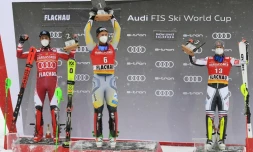 Le podium du slalom de Flachau le 17 janvier 2021 avec de gauche à droite l'Autrichien Marco Schwarz, 2e, le vainqueur norvégien Sebastian Foss-Solevaag et le Français Alexis Pinturault, 3e