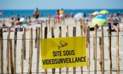 Une plage placée sous vidéosurveillance, à La Grande Motte (Hérault), le 21 mai 2020