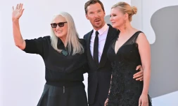 La réalisatrice Jane Campion (gauche), l'acteur Benedict Cumberbatch (centre) et l'actrice Kirsten Dunst (droite) à Venise, en Italie, le 2 septembre 2021