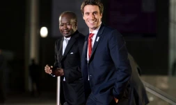 Tony Estanguet (d), co-président du comité de candidature de Paris, à son arrivée pour cérémonie d'ouverture de la 131e session du CIO, le 12 septembre 2017 à Lima