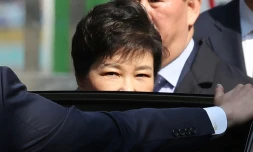 Park Geun-hye, à la sortie de son audition, le 30 mars 2017 à Séoul