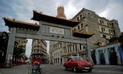 La porte d'entrée du quartier chinois à La Havane, le 11 avril 2019 à Cuba
