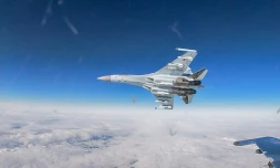 Sur cette photo tirée d'une vidéo du ministÚre russe de la Défense, un avion de combat Su-30SM participe à des manoeuvres conjointes des forces russes et bélarusses, le 16 février 2022 prÚs de Brest (Bélarus)