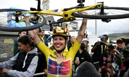 La Polonaise Katarzyna Niewiadoma, victorieuse du Tour de France, le 18 août 2024 à L'Alpe d'Huez