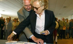 Bernadette Chirac vote à Sarran (Corrèze) le 9 Juin 2002