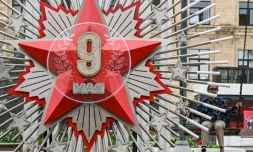 Décoration pour le 9-Mai, date anniversaire de la victoire soviétique sur l'Allemagne nazie, ici le 8 mai 2026 à Moscou  