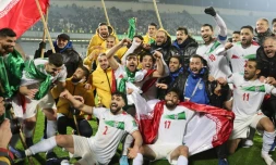 La joie des Iraniens, après leur victoire, 1-0 face à l'Irak, le 27 janvier 2022 à Téhéran, synonyme de qualification pour le Mondial 2022 au Qatar 