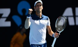 Le Serbe Novak Djokovic lors de sa victoire face à l'Américain Donald Young à l'Open d'Australie le 16 janvier 2018