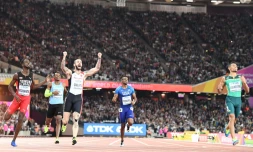 Ramil Guliyev domine le 200 m des Mondiaux de Londres devant le favori Wayde Van Niekerk, le 10 août 2017