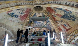 Des fresques gothiques du XIIIe siÚcle révélées dans la cathédrale Saint-Pierre de Poitiers, ici le 23 novembre 2015