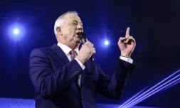 Benny Gantz, chef de la formation centriste "Bleu-Blanc", s'adresse à ses supporters dans la ville de Tel-Aviv (ouest), le 29 février 2020