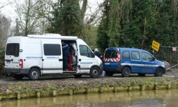 Les gendarmes enquêtent sur les lieux où le corps du garçonnet a été découvert le 6 février 2017 à Aire-sur-la-Lys, à 20 km au sud de Saint-Omer