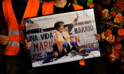 Des manifestants rassemblés pour rendre hommage à la retraitée Maricarmen Abascal, expulsée de son logement et décédée la veille, le 8 septembre 2026 à Madrid