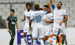 Le défenseur de Marseille Adil Rami (d) auteur de l'unique but du match face à Konyaspor en Europa League au Vélodrome, le 14 septembre 2017 