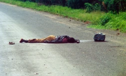 Photo prise le 12 mai 1994 d'une victime des massacres inter-ethniques au Rwanda