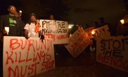 Des Kényans et des Burundais vivant au Kenya se rassemblent pour appeler à la fin des exactions au Burundi, le 13 décembre 2015 à Nairobi