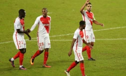 L'attaquant de Monaco Radamel Falcao (d) après un but face à Nancy à Louis-II, le 5 novembre 2016