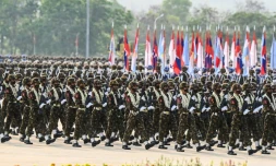 Défilé militaire à l'occasion de la journée de l'armée, le 27 mars 2022 à Naypyidaw, en Birmanie