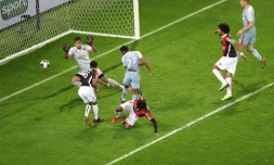 Le milieu de terrain de Monaco Thomas Lemar (C) inscrit un but à Nice en quarts de finale de la Coupe de la Ligue le 9 janvier 2018