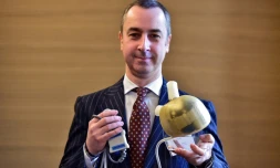 Le directeur général de Carmat, Stéphane Piat lors d'une conférence de presse à Paris, le 14 février 2017