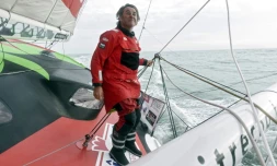 Le skipper français Yannick Bestaven à bord de son bateau "Maitre Coq IV", le 7 octobre 2020, au large de La Rochelle