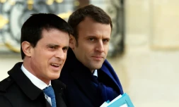 Manuel Valls, alors Premier ministre, et Emmanuel Macron, son ministre de l'Economie, après le conseil des ministres à l'Elysée le 9 mars 2016