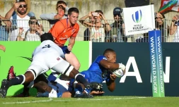 Le Français Cameron Woki inscrit un essai contre l'Angleterre en finale du Mondial U20, le 17 juin 2018 à Béziers