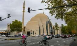 La mosquée centrale de Cologne, en Allemagne, financée par l'Union des affaires turco-islamiques (Ditib), le 28 septembre 2018 avant son inauguration présidée par le président turc Recep Tayyip Erdogan