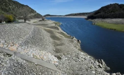 Le barrage de Vinca avec un niveau d'eau bas, suite à un hiver sec, à Corbère-les-Cabanes, dans les Pyrénées-Orientales, le 20 mars 2023