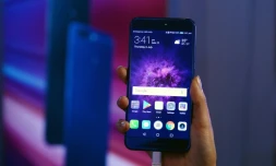 Le géant chinois des télécoms Huawei a dévoilé samedi une première puce d'intelligence artificielle pour mobile, prenant de cours ses deux concurrents immédiats, Samsung et Apple, lors du salon de l?électronique de Berlin (IFA)