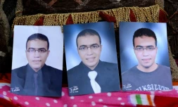 Photo prise le 5 février 2017 au Caire de différents portraits d'Abdallah El-Hamahmy, un Egyptien soupçonné d'être l'auteur de l'attaque à la machette contre des militaires au musée du Louvre à Paris 