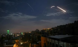 Une photo montrant la défense anti-aérienne syrienne entrer en action contre des missiles israéliens, selon les médias d'Etat syriens, le 21 janvier 2019 au-dessus de Damas