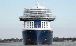 Le palace flottant Celebrity Edge quitte le port de Saint-Nazaire pour rallier les Etats-Unis, le 4 novembre 2018