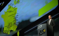 Le directeur du Tour de France Christian Prudhomme prononce un discours au moment de la présentation du parcours de l'édition 2022 de l'épreuve cycliste à Paris, le 14 octobre 2021